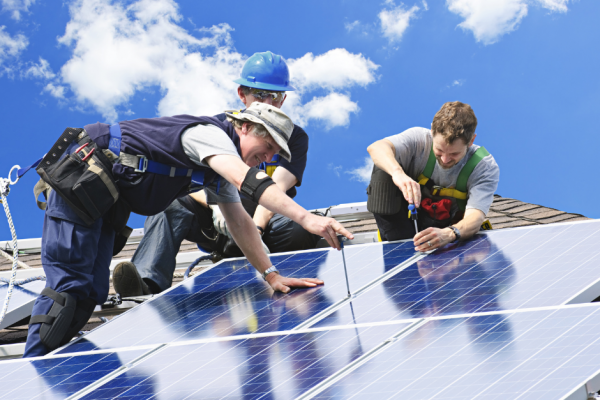 Hogyan teszteld le a napelemes cégek megbízhatóságát?