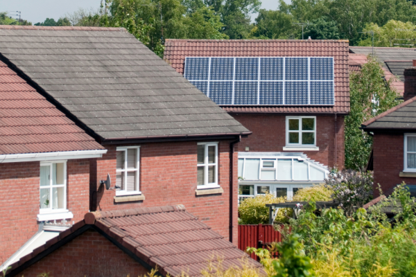 Milyennek kell lennie a tetőnek, hogy napelemet telepíthessünk rá?